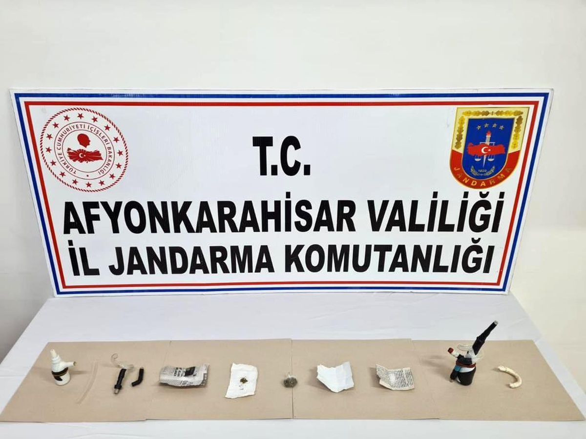 Jandarma ekipleri araç aramasında uyuşturucu yakaladı