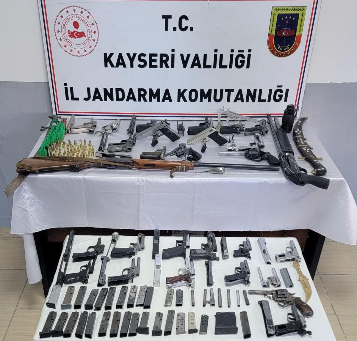 Kayseri\'de ruhsatsız tabanca imal ettiği iddiasıyla 5 zanlı yakalandı