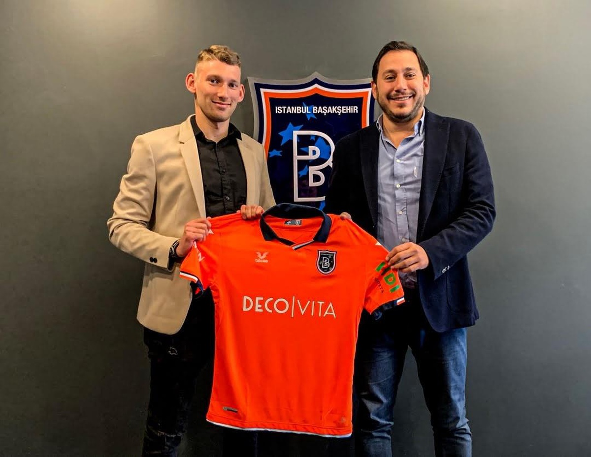 Medipol Başakşehir Polonyalı futbolcu Patryk Szysz\'i üç yıllığına kadrosuna kattı