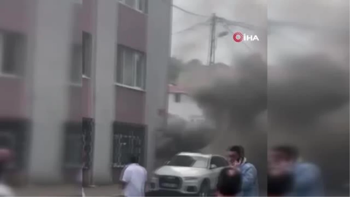 Sarıyer'de park halindeki otomobil alev alev yandı