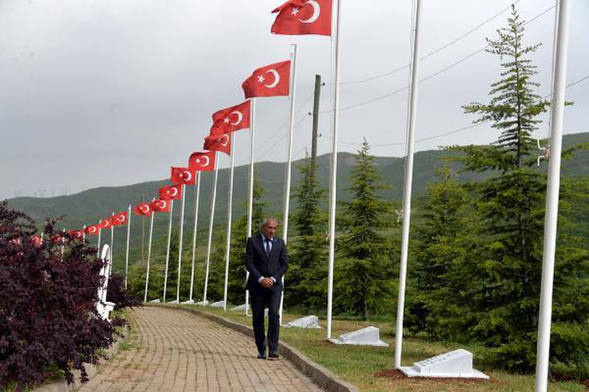 Şehit 33 askerin anıtına 29'uncu yıl dönümünde ziyaret