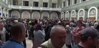 Ukraynalılar 'Yılan Adası' olayını resmeden posta pulu için kuyruğa girdi