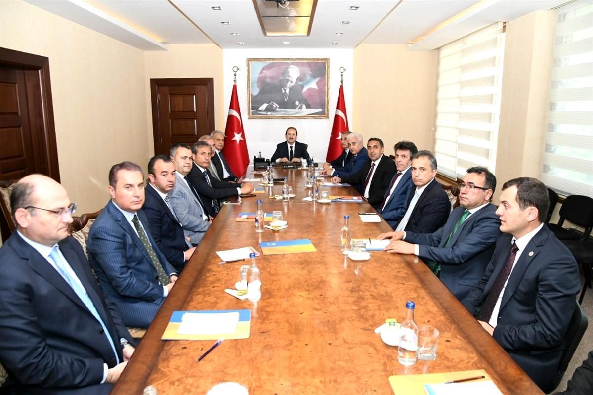 Yeni Vali Pehlivan, Mersin mesaisine hızlı başladı