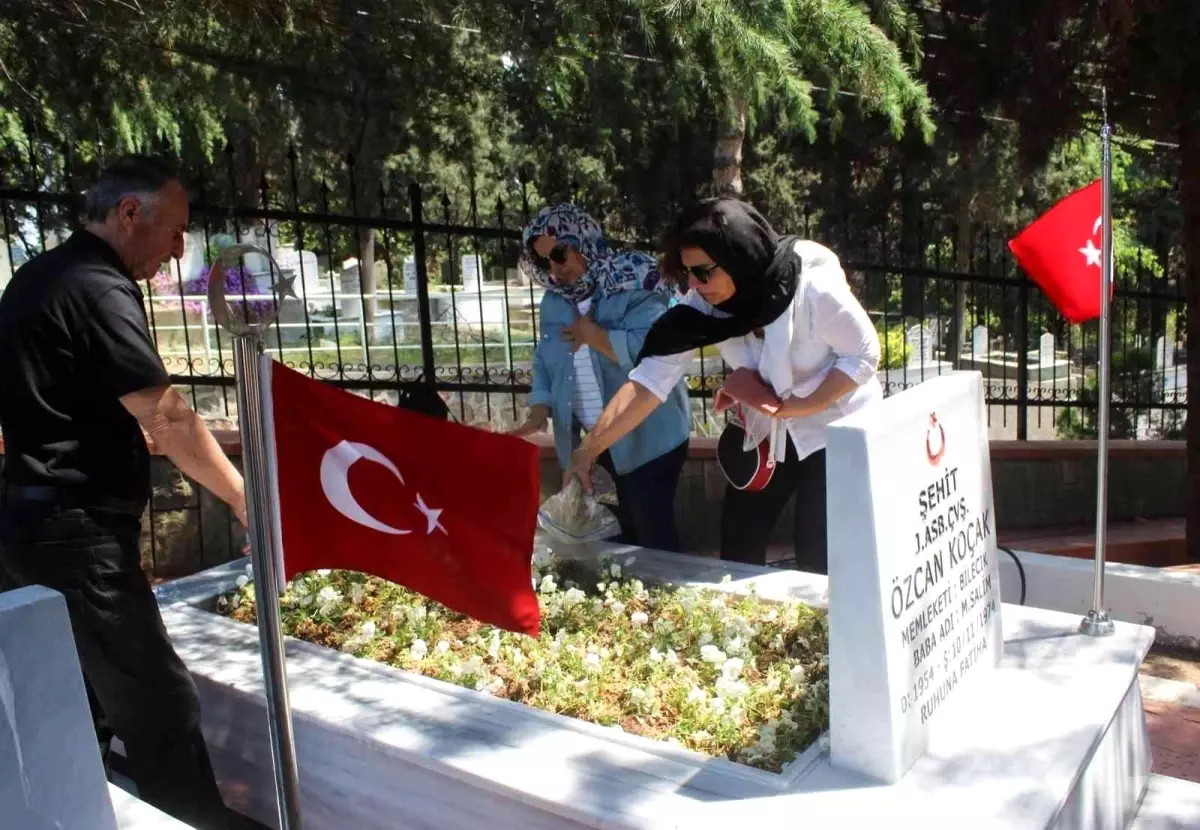 48 yıldır ilk defa şehit kardeşlerinin kabrini gördüler