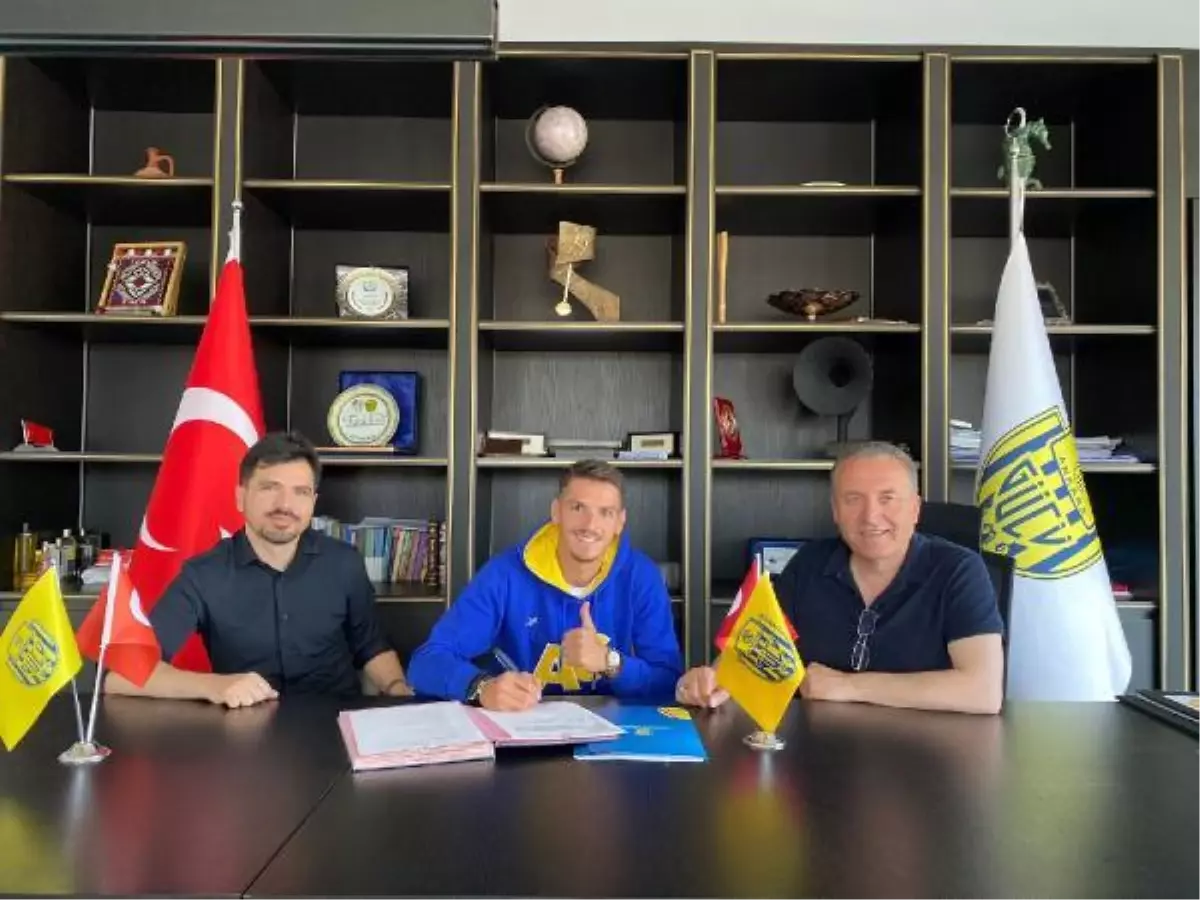 MKE Ankaragücü, Anastasios Chatzigiovanis'i transfer etti