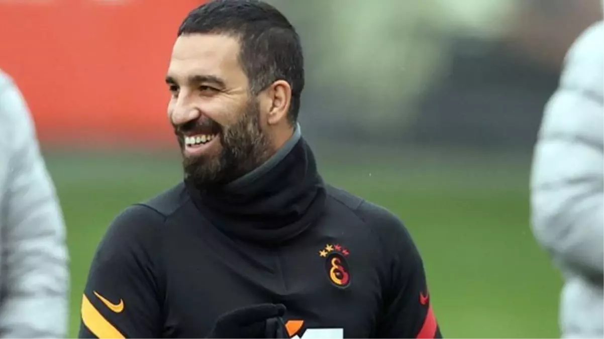 Arda Turan\'ın "Biz bu alemin en güzel kızını bir akşam güneşinde iki b... ile tarihe gömdük" dediği iddiası