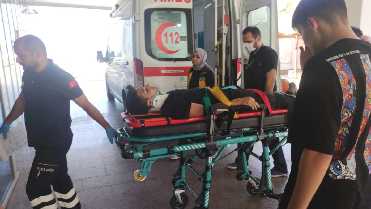 Bursa\'da otomobilin çarptığı 2 kişi yaralandı