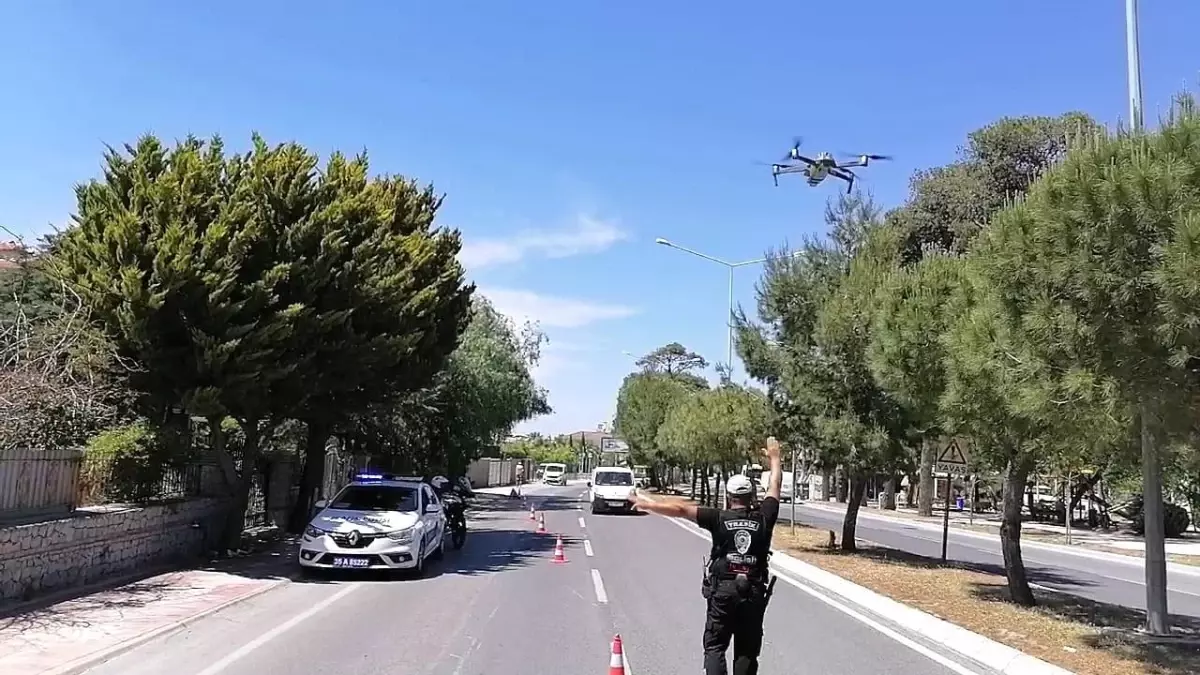 Çeşme\'de dron destekli trafik denetimi