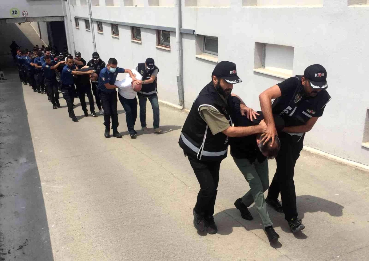 Adana polisi 13 çete üyesine operasyon düzenledi! Ünlü bir ailenin uyuşturucu bağımlısı oğlundan 600 bin TL almışlar