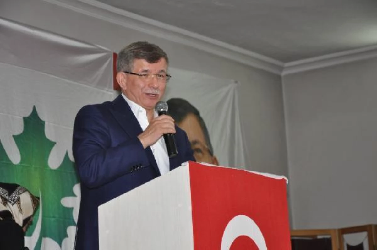 DAVUTOĞLU, PARTİSİNİN KAĞIZMAN KONGRESİNE KATILDI