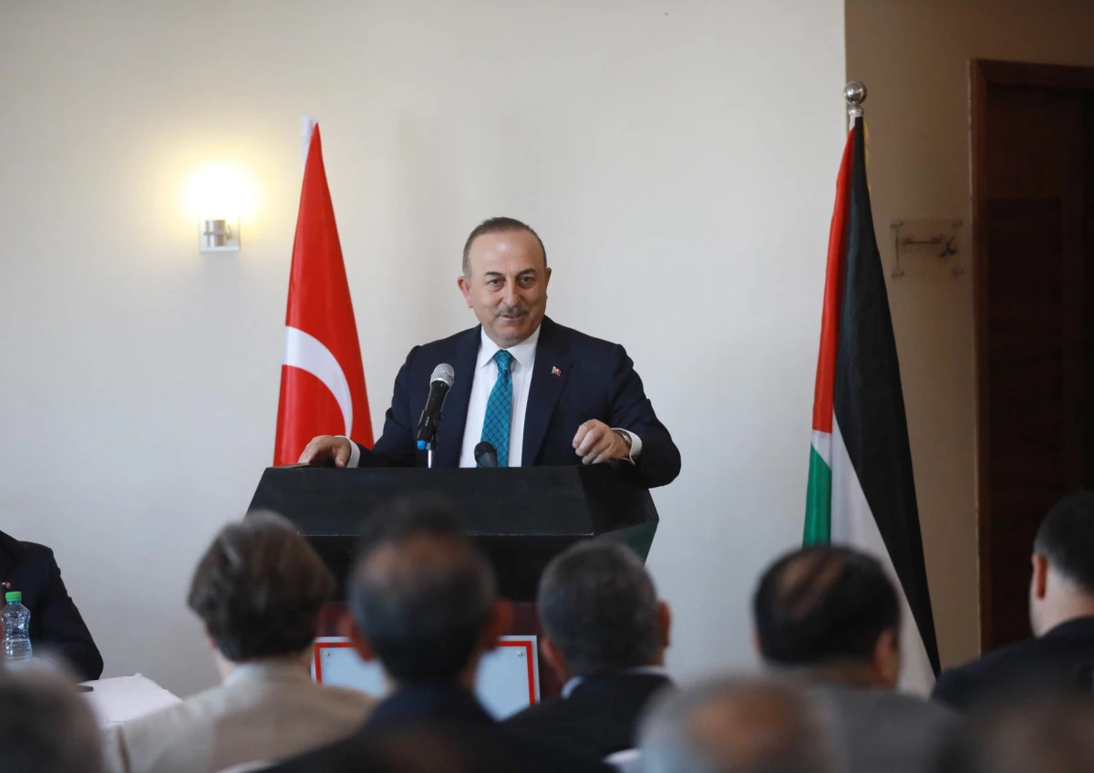 Dışişleri Bakanı Çavuşoğlu, Filistin\'de Türkiye Mezunları Derneği üyeleriyle buluştu