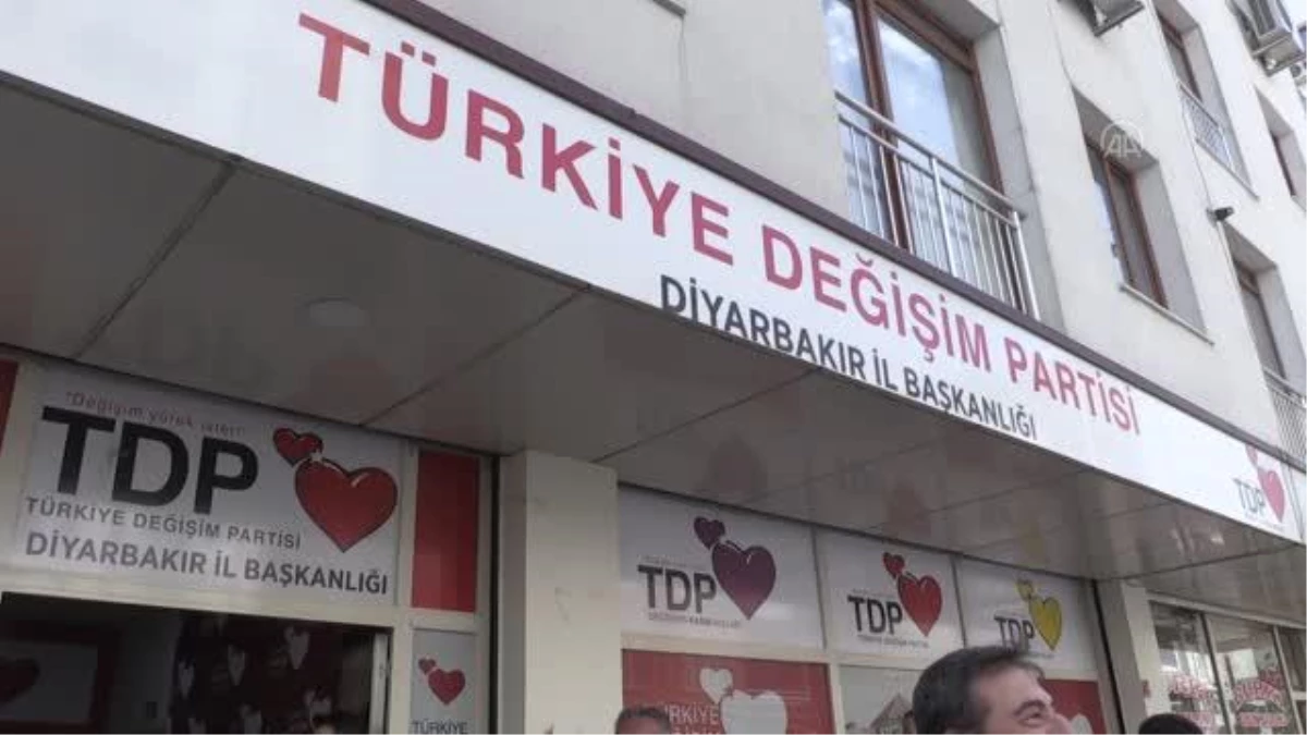 DİYARBAKIR - TDP Genel Başkanı Sarıgül, Diyarbakır\'da basın toplantısında konuştu