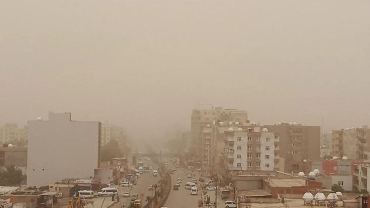 Irak\'tan gelen kum fırtınası Şırnak\'ta hayatı olumsuz etkiledi