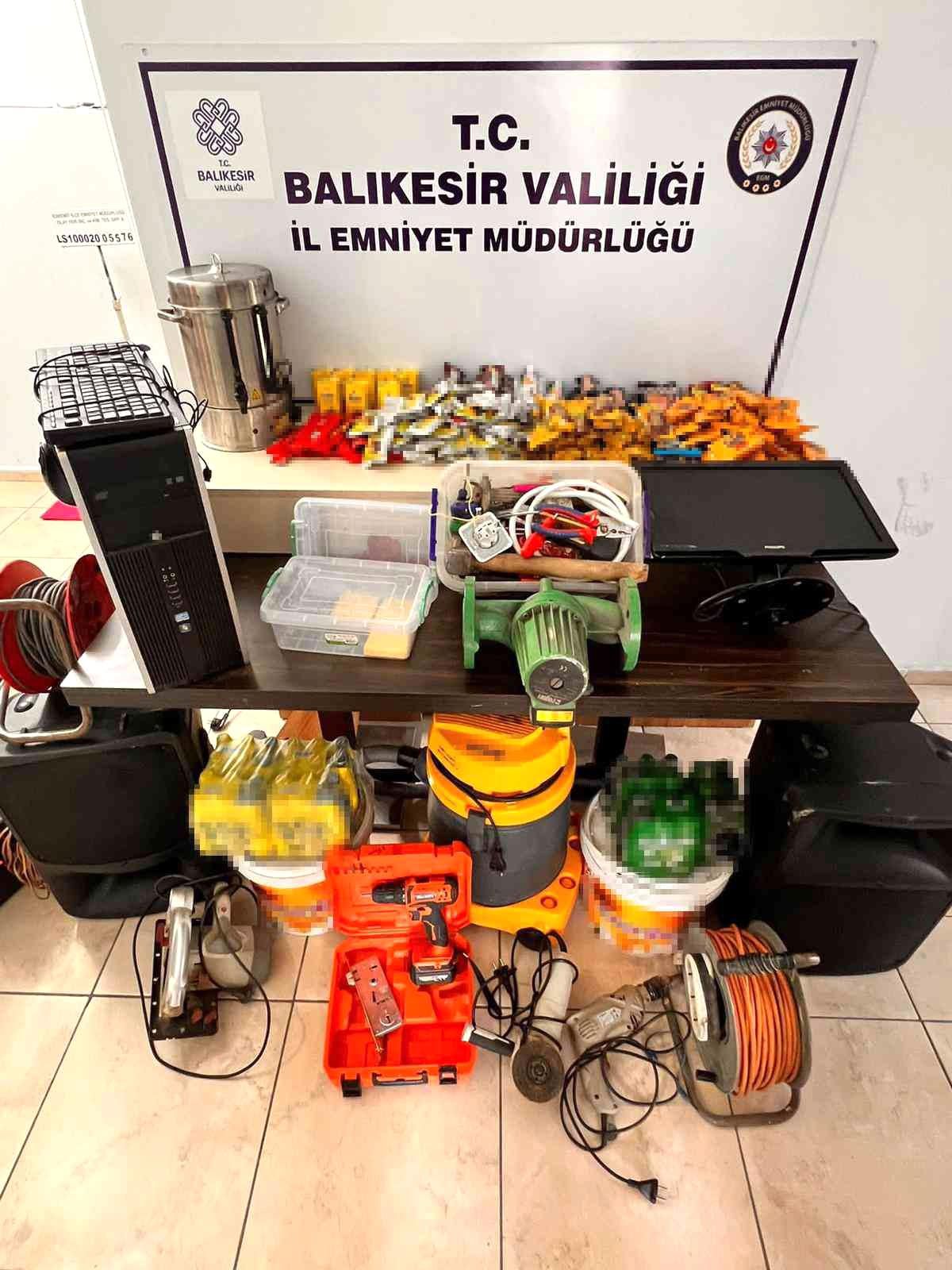 İstanbul\'dan dönünce evinin soyulduğunu gören kişi, polisten yardım istedi