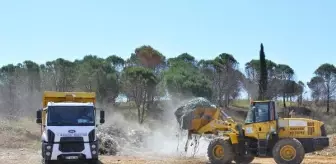 Manavgat'taki orman yangınında zarar gören alanlara dökülen molozlar kaldırılıyor