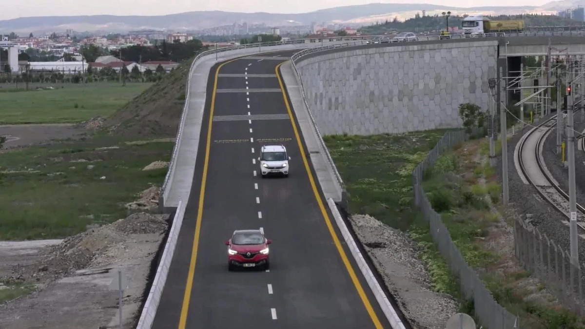 Mansur Yavaş, Duyurdu: İstasyon Caddesi\'nin 25 Yıllık Trafik Çilesi Sona Erdi