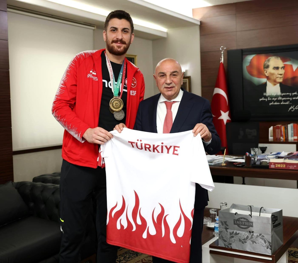 Milli şampiyon Mert Karataş, Başkan Altınok\'u ziyaret etti