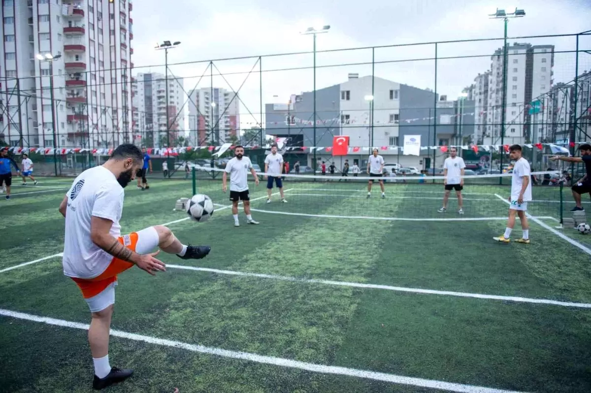 Ödüllü ayak tenisi turnuvası başladı