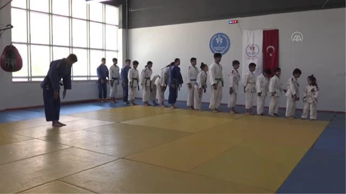 Özel harekat polisinin yetiştirdiği 3 judocu milli takıma yükseldi