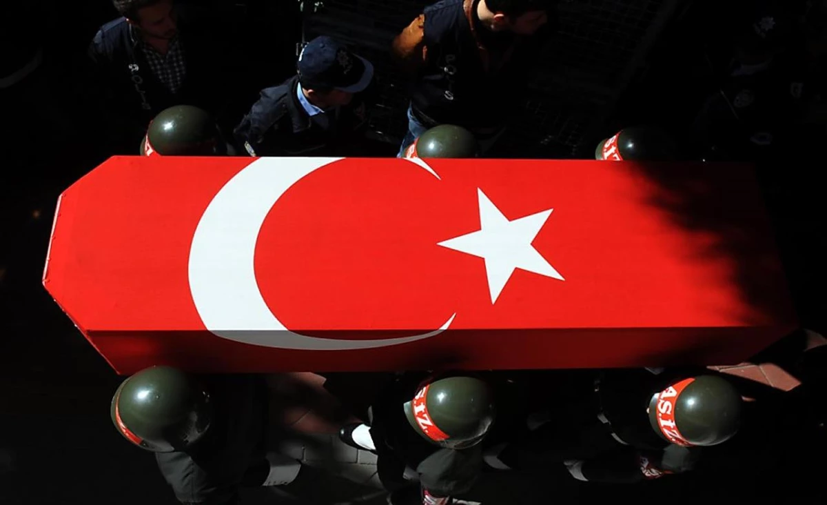 Pençe-Kilit\'te Mehmetçik ile teröristler arasında çıkan çatışmada 3 asker şehit oldu, 4 asker yaralandı