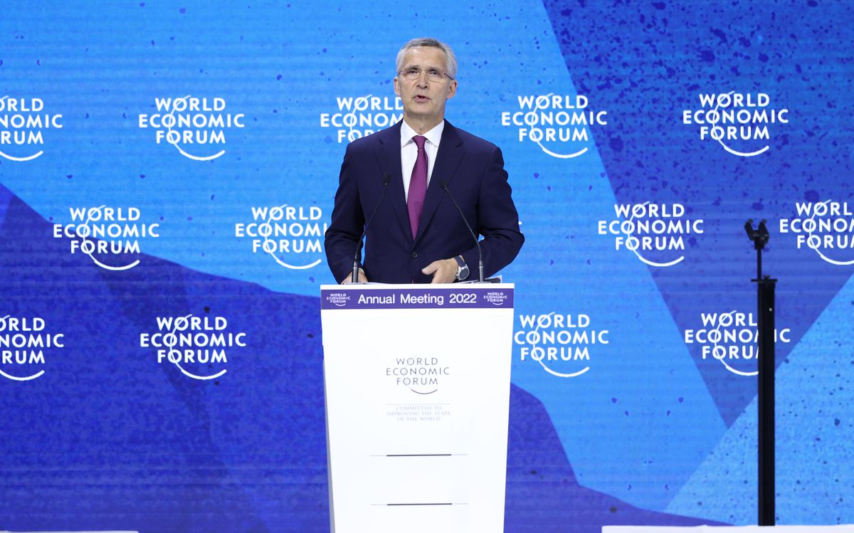 Stoltenberg, Türkiye\'nin terör saldırılarından en çok zarar gören NATO üyesi olduğunu bu yüzden endişelerini gidermek için bir yol bulunması...