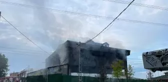 Sultanbeyli'de mobilya fabrikasında çıkan yangın söndürüldü