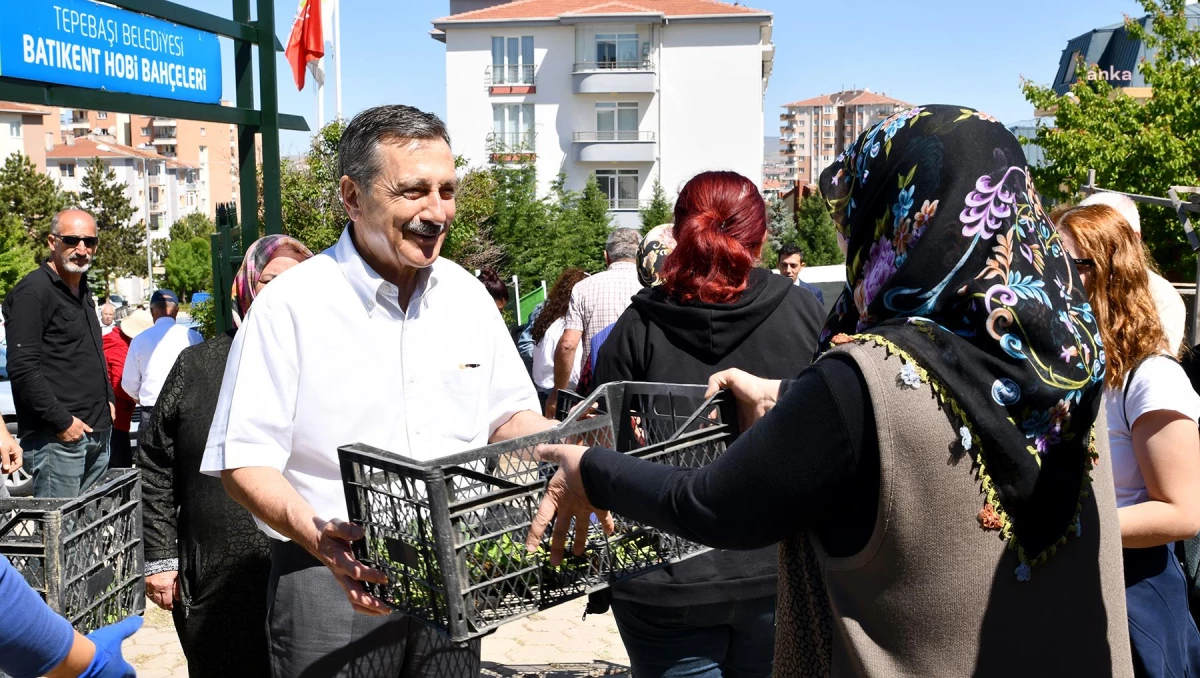 Tepebaşı\'nda 10 Bine Yakın Fide Toprakla Buluşturuldu