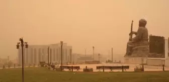 Yoğun kum fırtınası hayatı olumsuz etkiledi