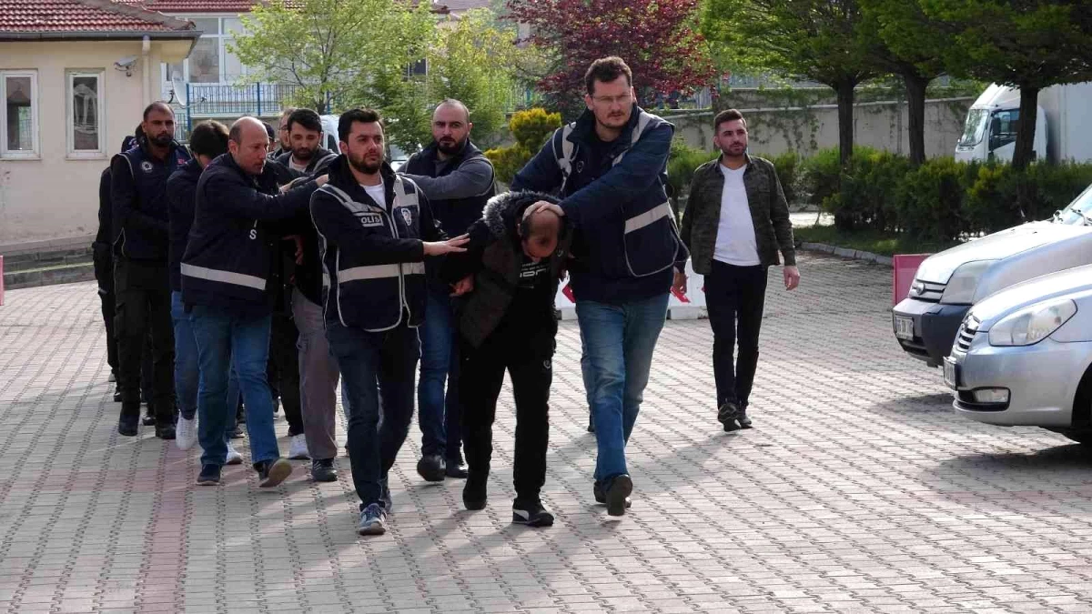 Yozgat\'ta DEAŞ\'a şafak operasyonu: 10 gözaltı