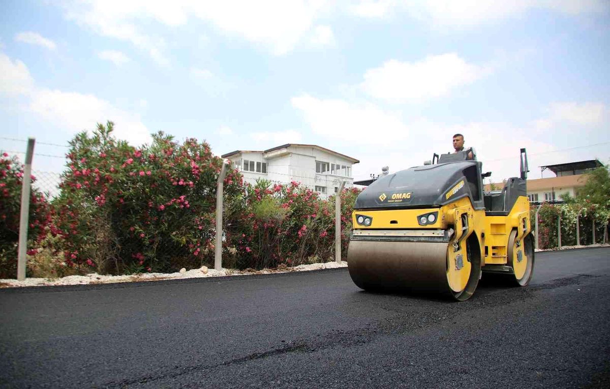 Yüreğir'de 3 yılda 261 ton sıcak asfalt döküldü