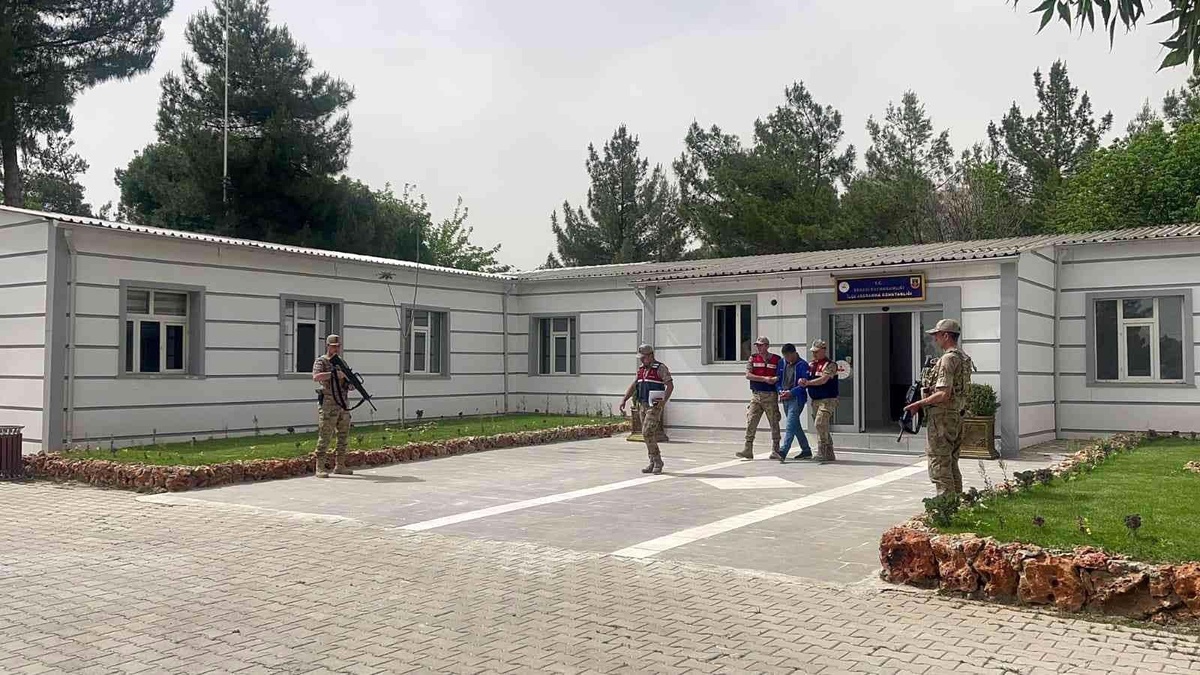 Diyarbakır\'da 3 suçtan 10 yıl 6 ay hapis cezası bulunan hükümlü yakalandı