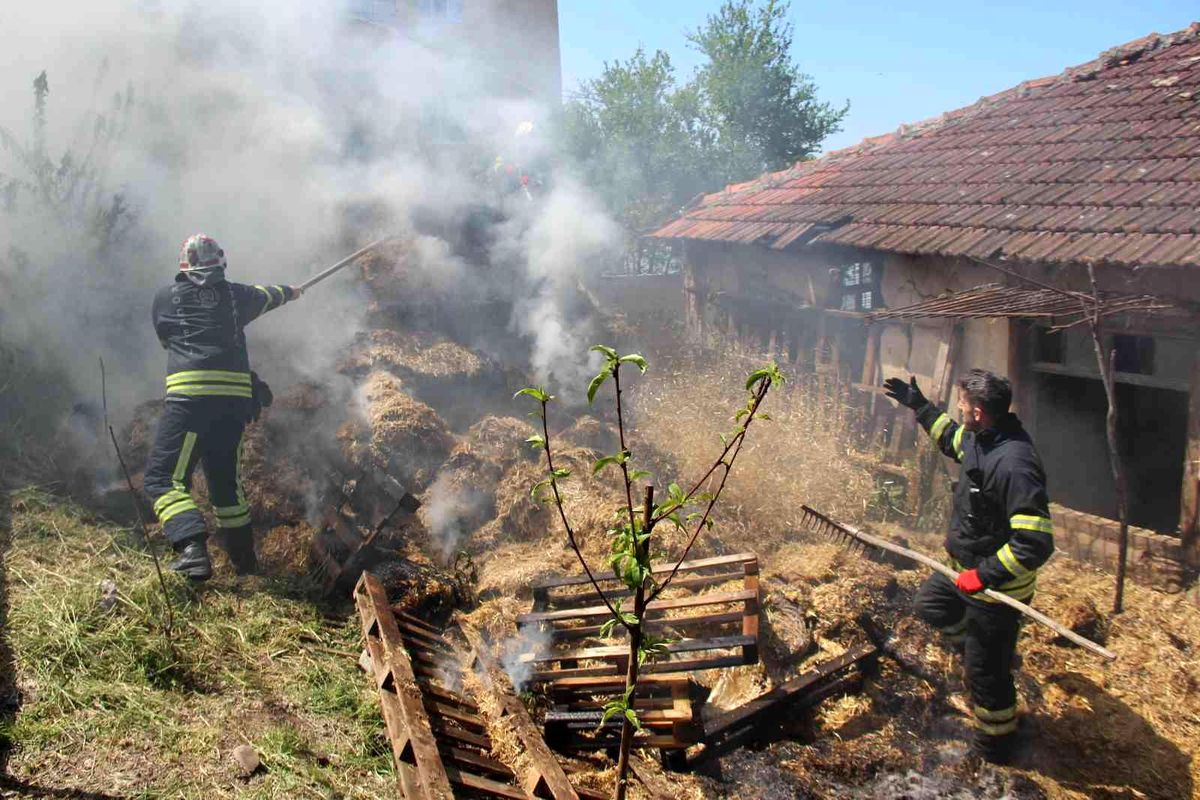 150 saman balyası küle döndü