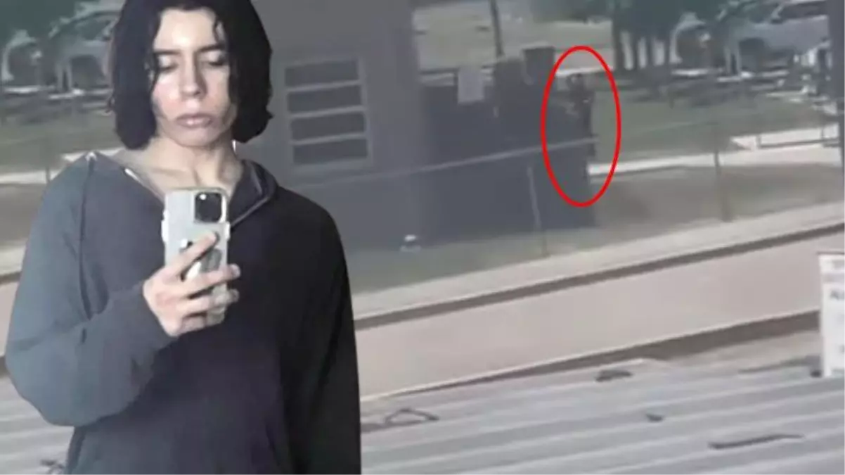 ABD\'de bir ilkokula düzenlenen saldırının yeni görüntüleri ortaya çıktı! Saldırgan bir süre bahçede dolanmış