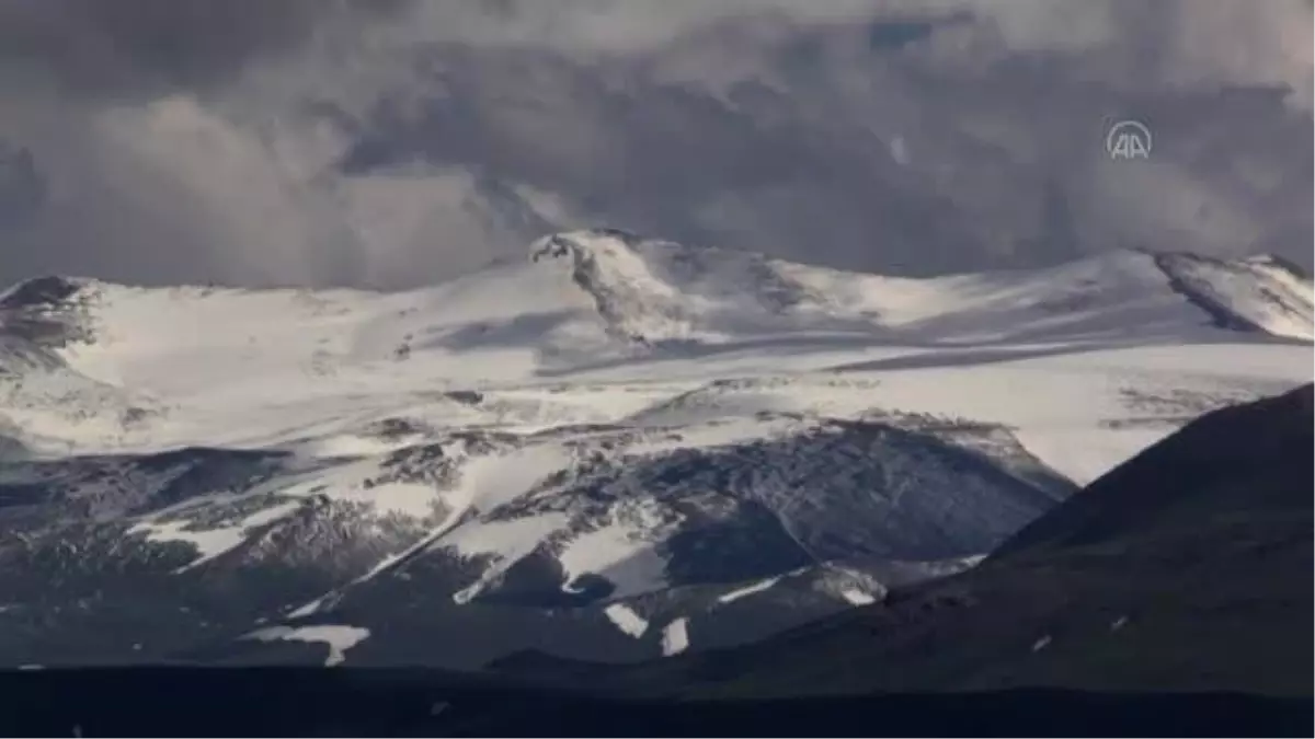 Ağrı\'nın yüksek noktaları mayısın son günlerinde beyaza büründü