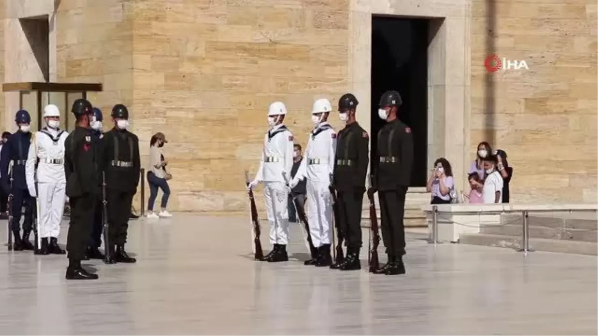Anıtkabir\'de dalgalanan Türk bayrağı İstanbul\'da bir lisede sergilenecek
