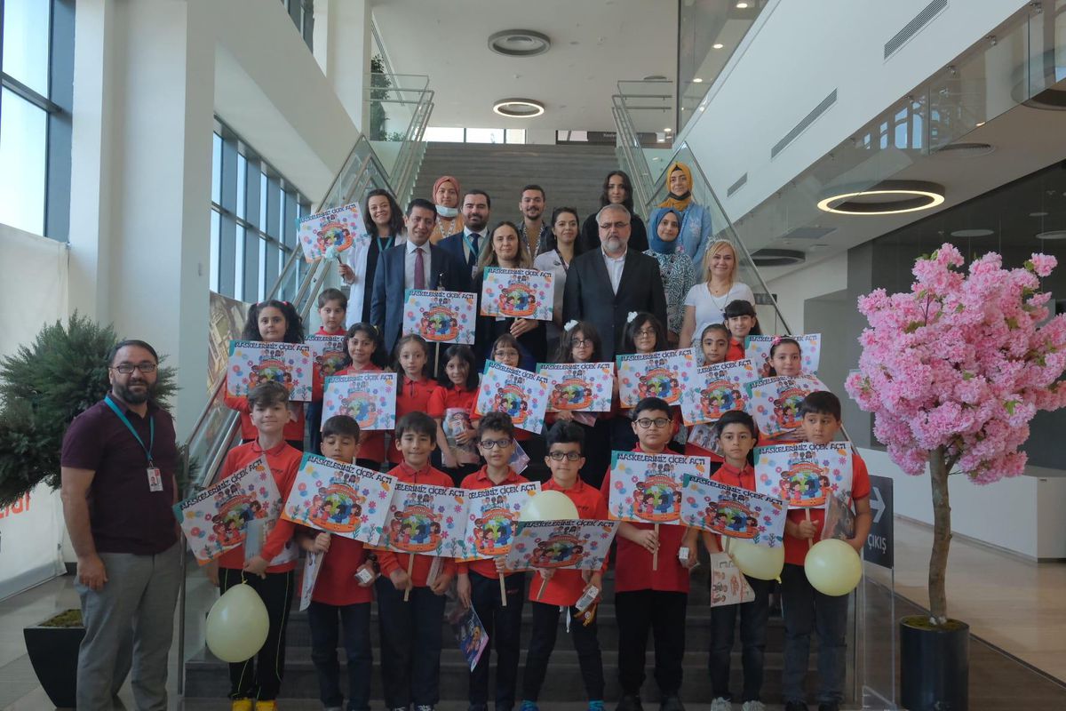 Başakşehir Çam ve Sakura Şehir Hastanesinde "Maskelerimiz Çiçek Açtı" etkinliği