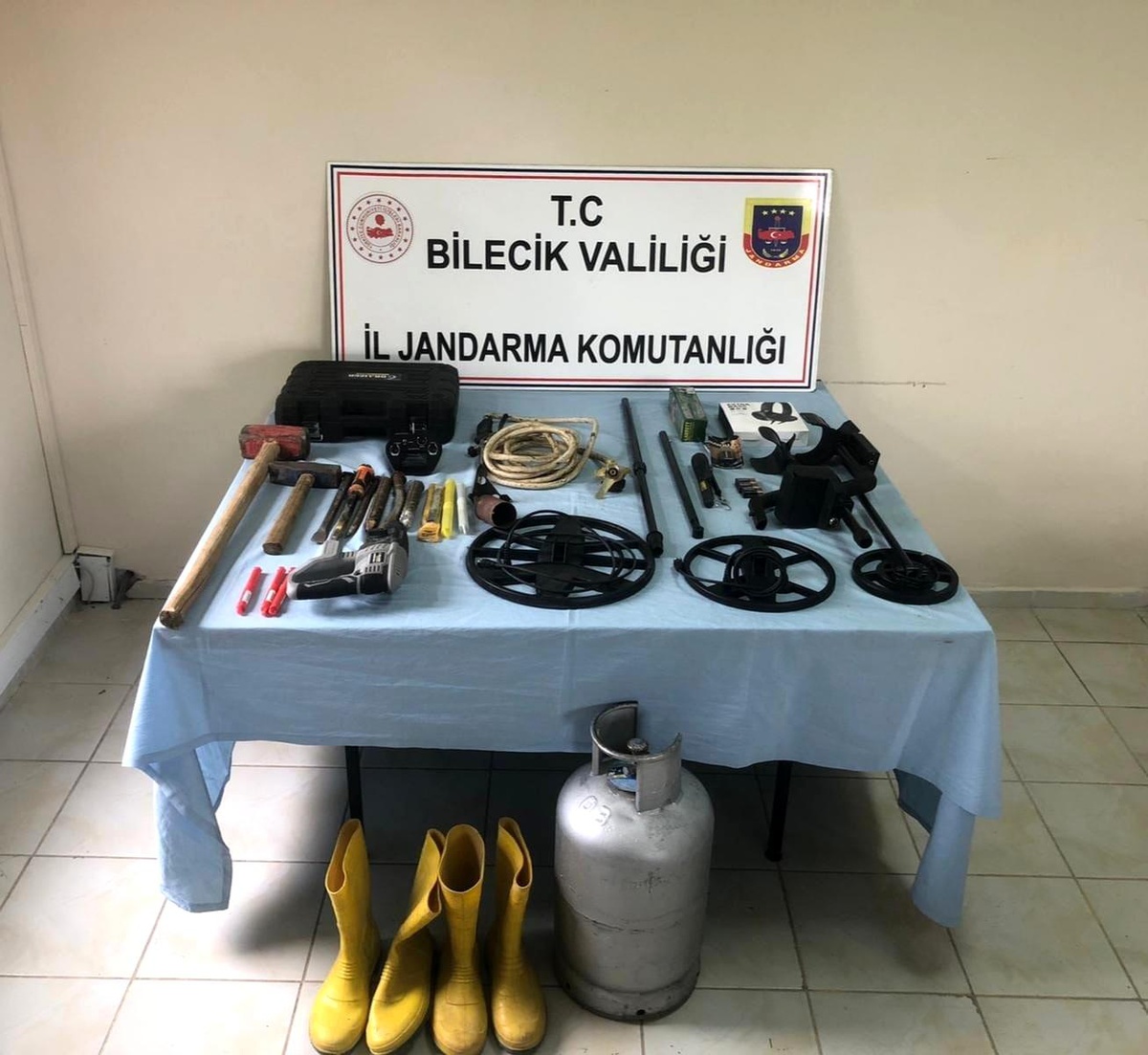 Bilecik\'te kaçak kazı operasyonunda 3 kişi gözaltına alındı