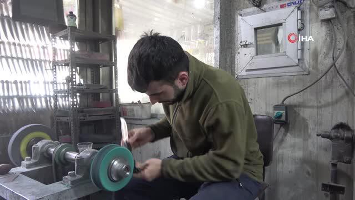 Büyük koç ve manda boynuzları tasarım bıçaklara dönüşüyor