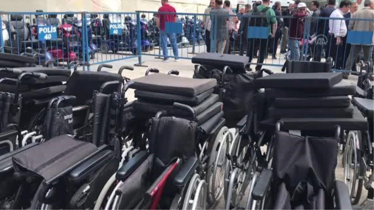 Engellilere 82 akülü, 65 tekerlekli sandalye dağıtıldı