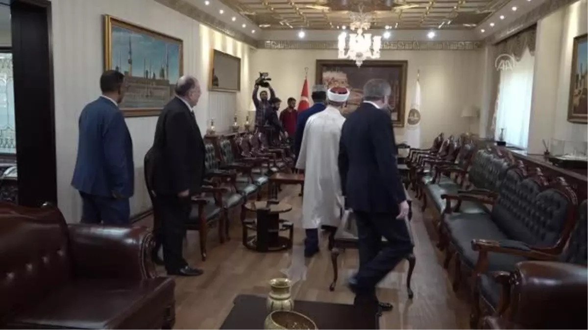 Erbaş, ABD ve Kanada'dan gelen İslami grupların temsilcileriyle görüştü