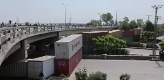 İSLAMABAD - İmran Han'ın gösteri yürüyüşüne yasak getirildi