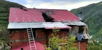 Köy evinde çıkan yangında piknik tüpü patladı, ev kullanılamaz hale geldi