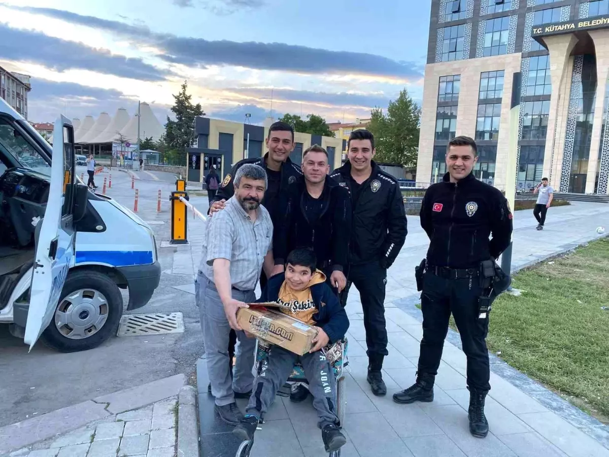 Kütahya'da Çevik Kuvvet polislerinden anlamlı hediye