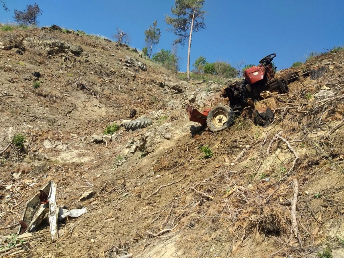 Manavgat\'ta traktör 300 metrelik uçuruma yuvarlandı: 1 ölü