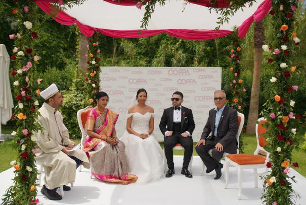 PAKİSTAN VE HİNDİSTANLI ÇİFT, ÜLKELERİ ARASINDAKİ GERGİNLİK NEDENİYLE ANTALYA'DAKİ DÜĞÜNLE EVLENDİ