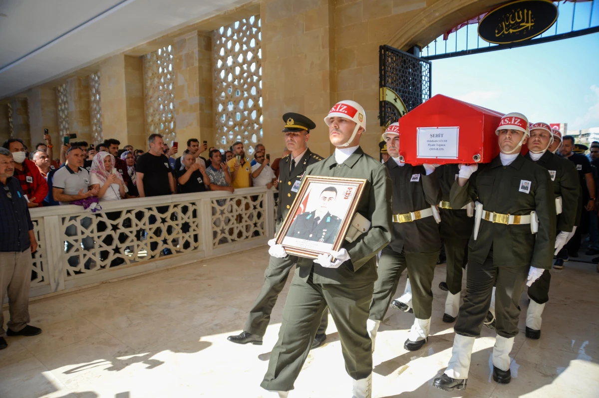 Şehit Piyade Teğmen Abdulkadir Güler Antalya\'da son yolculuğuna uğurlandı