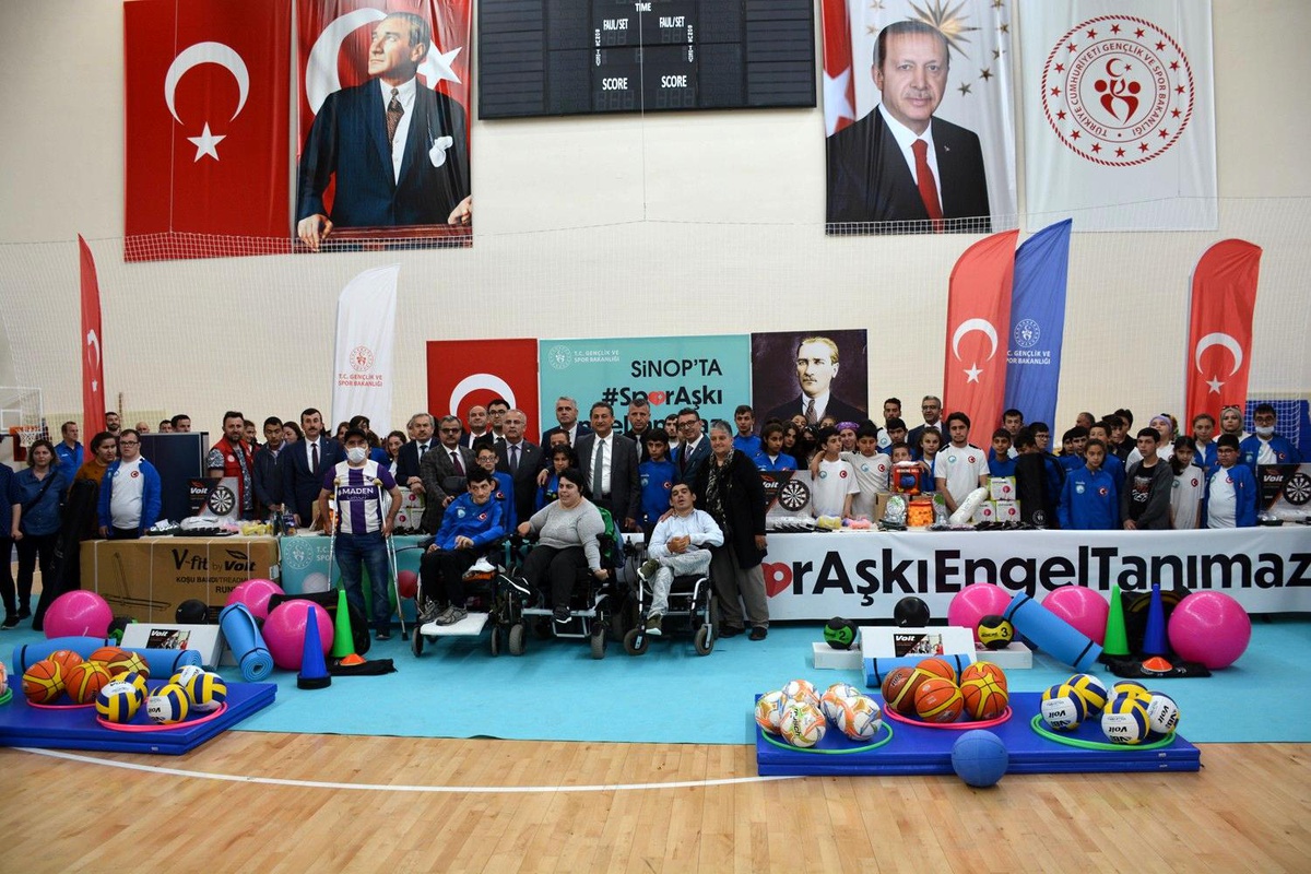 Sinop\'ta özel eğitim okullarına spor malzemesi verildi