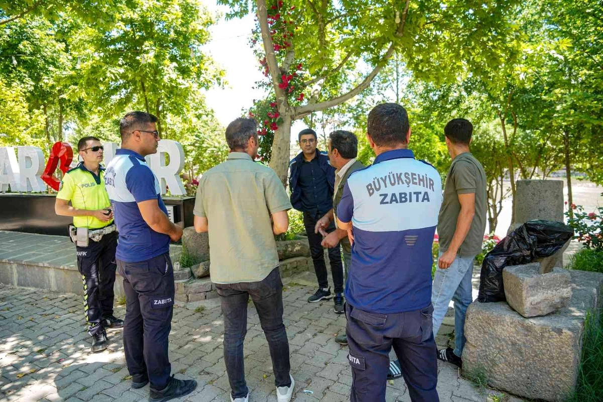 Tarihi ve turistik mekanlarda "Değnekçi" denetimi