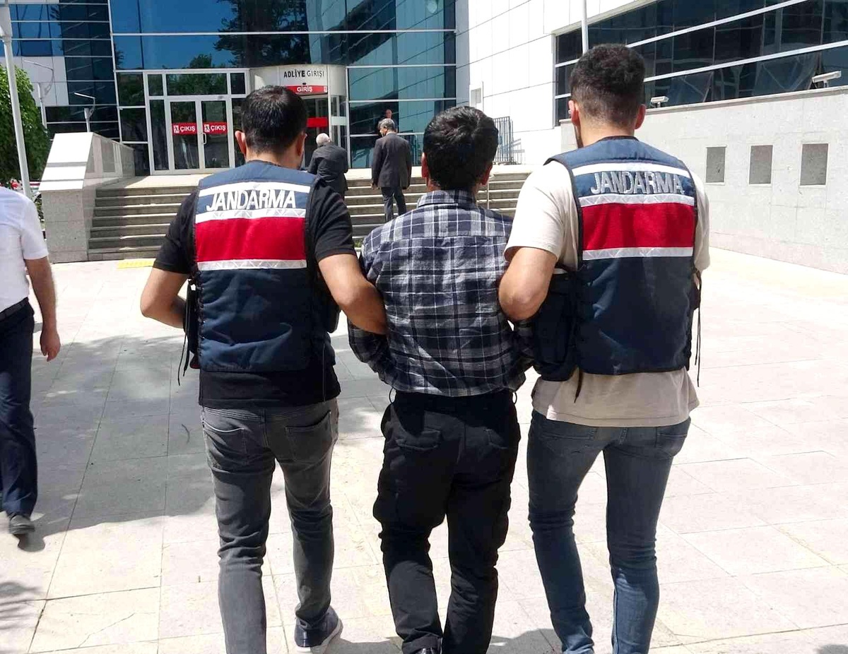 Terörden gözaltına alınan 3 kişi tutuklandı