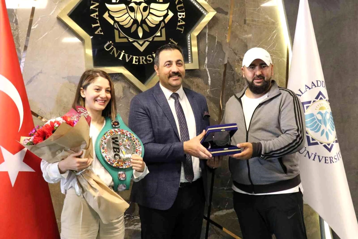 Türkiye\'nin ilk WBC Kadın Şampiyonu Çetin, Dünya Şampiyonu Serrona\'ya meydan okudu